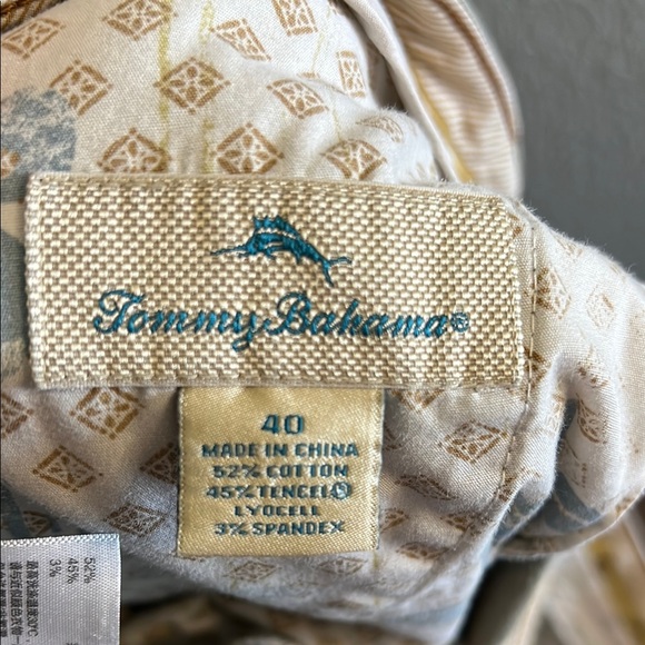 Tommy Bahama Olive Green flat front   Shorts size 40 - Picture 2 of 5